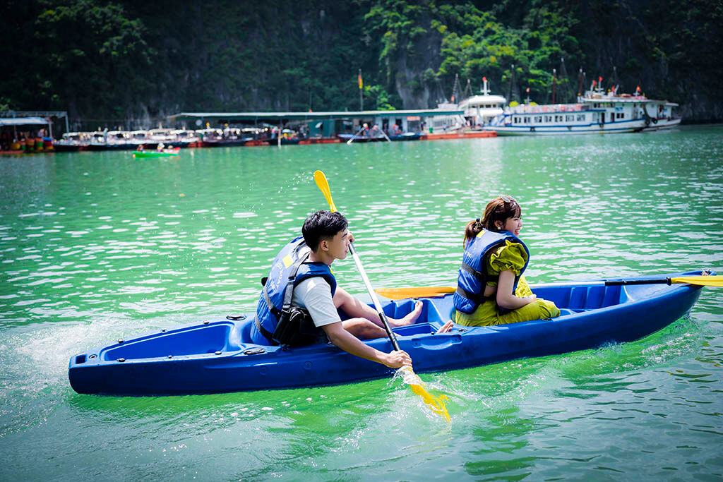 Photograph the majestic beauty of Halong’s caves